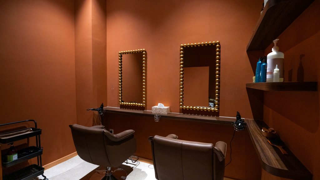 Salon Mirror